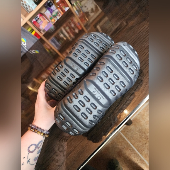 Kids Minecraft Green and Black Fleece Lined Clogs  New With Tags Size 4-5 - Picture 7 of 7